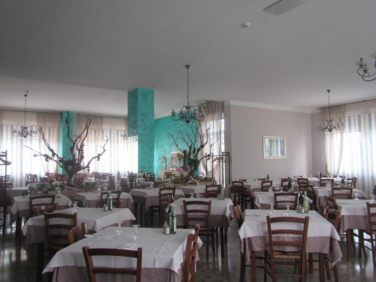 Lo Scoglio Hotel Castelnuovo del Garda Luaran gambar