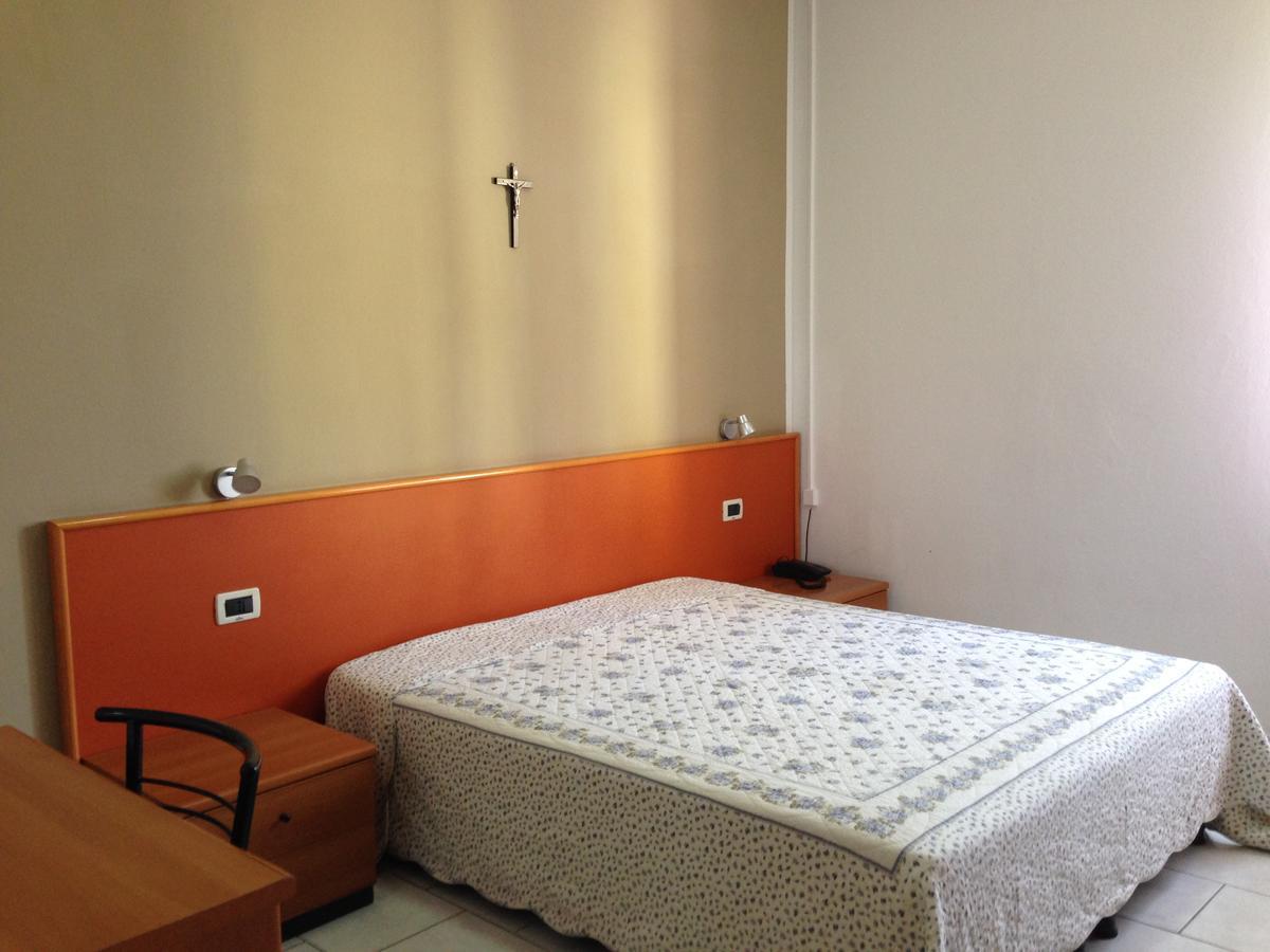 Lo Scoglio Hotel Castelnuovo del Garda Luaran gambar