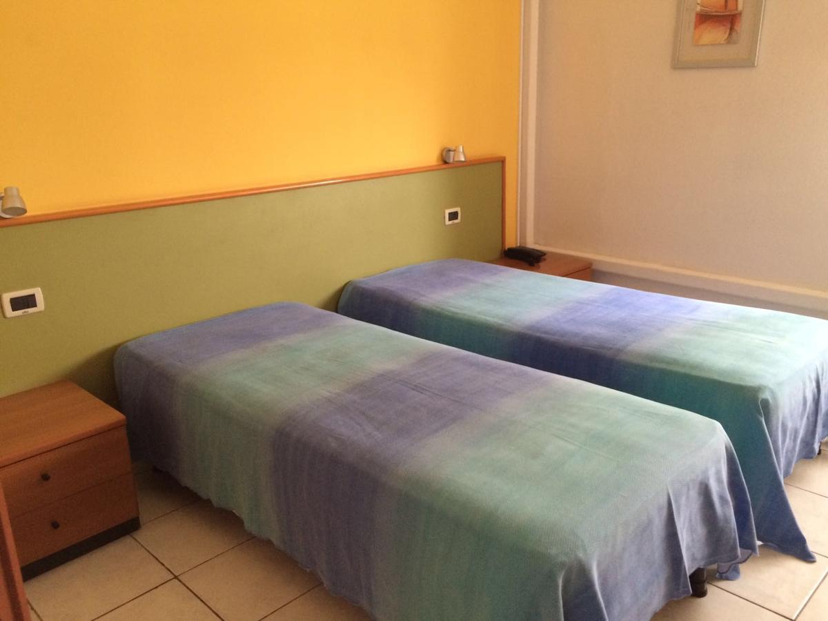 Lo Scoglio Hotel Castelnuovo del Garda Luaran gambar
