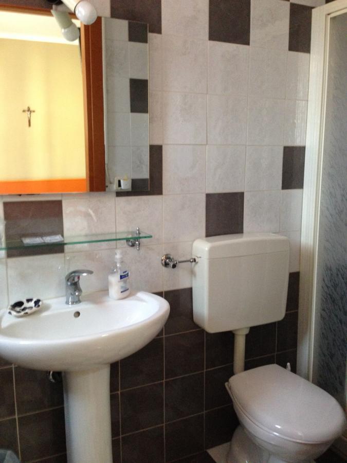 Lo Scoglio Hotel Castelnuovo del Garda Luaran gambar